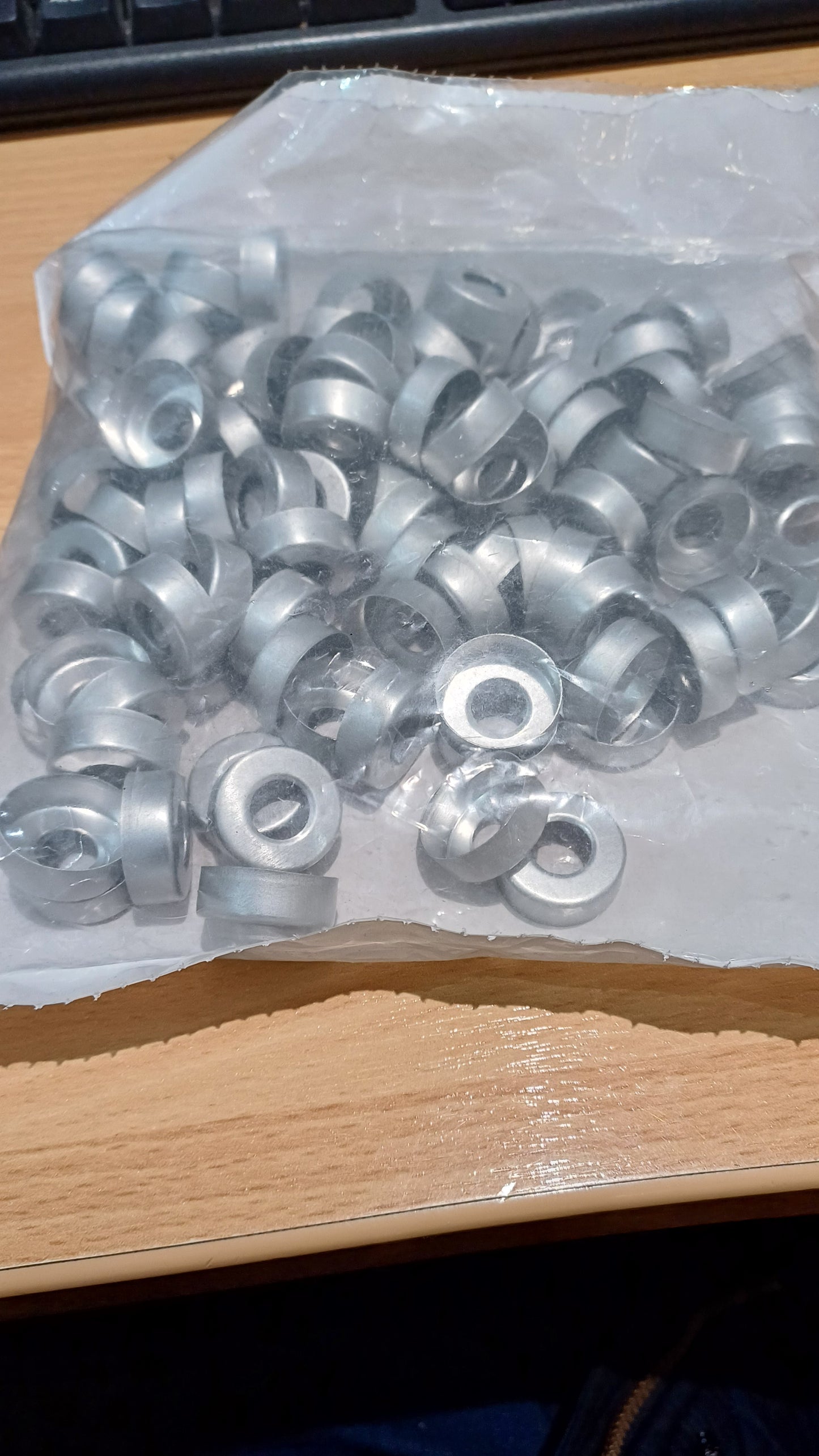 9301-0721 Agilent Cap, crimp, headspace, 20 mm, silver aluminum cap, no septa, 100/pk. Cap size: 20 mm