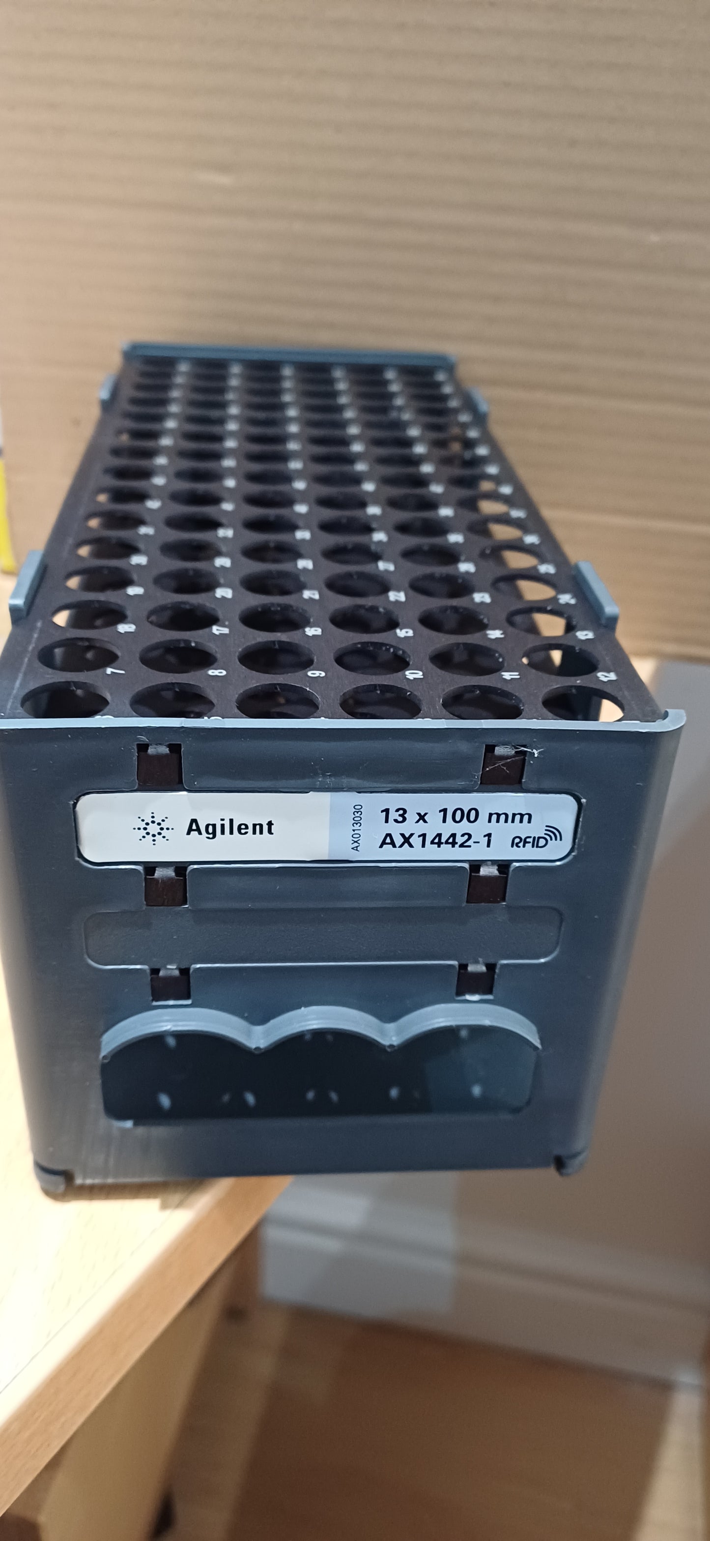 AX1442-1 AGILENT 13 x 100 mm accessory rack for 971-FP, holds 90 tubes, with radio frequency identification (RFID) technology